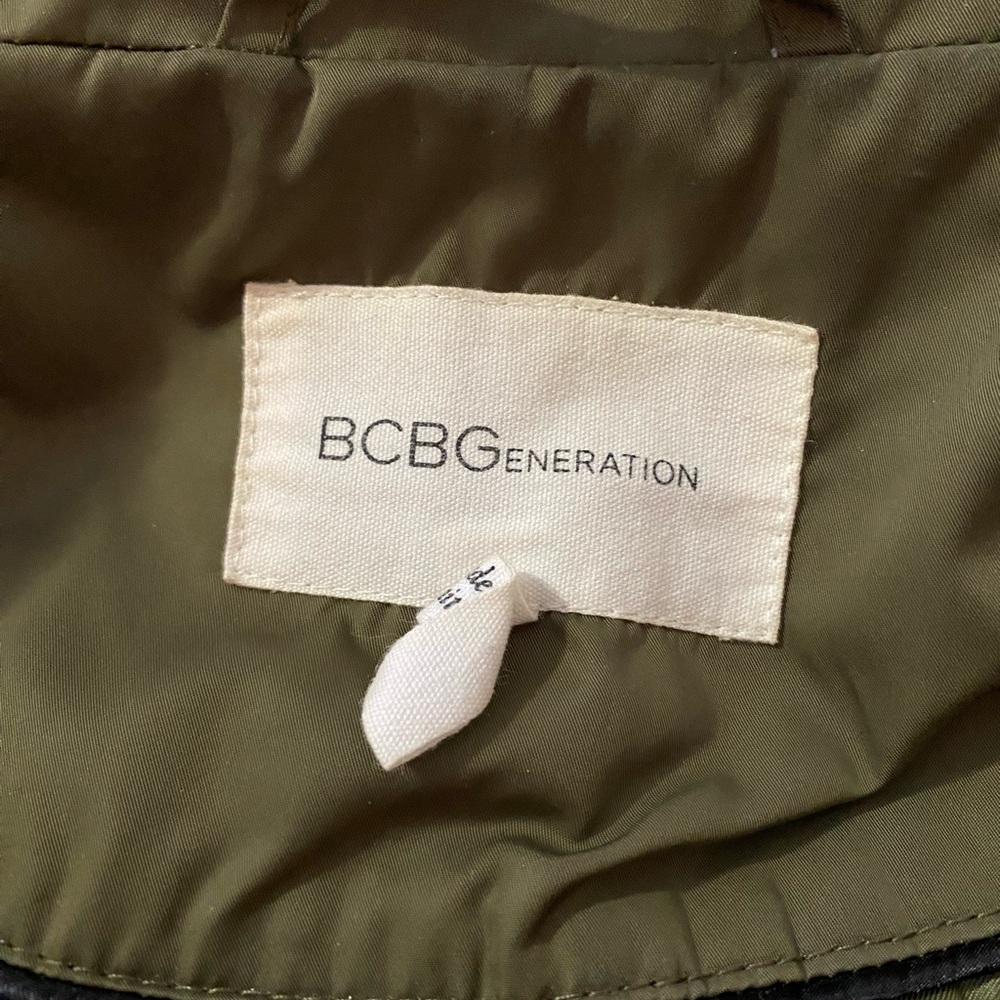 BCBGeneration  spring/fall jacket. EUC. Size medium. - Picture 4 of 7